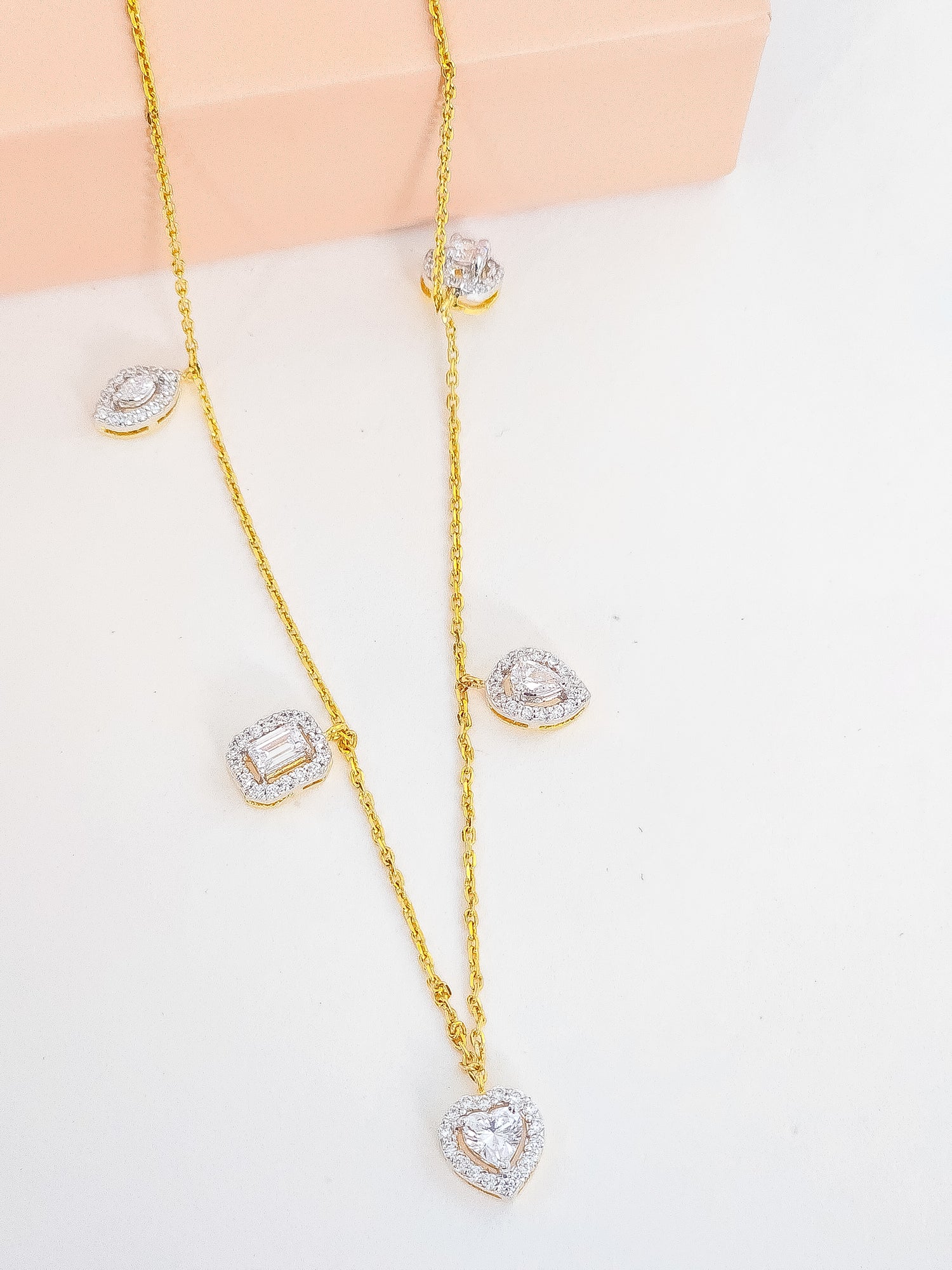Halo Elegance Necklace Gold