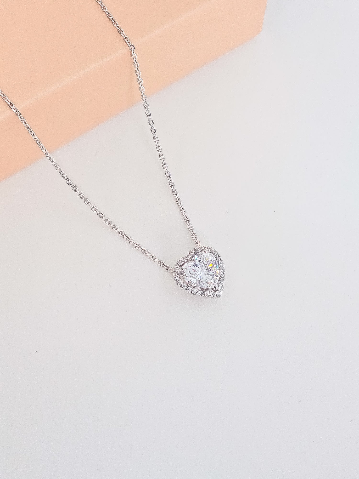 Amora Heart Pendant Gold