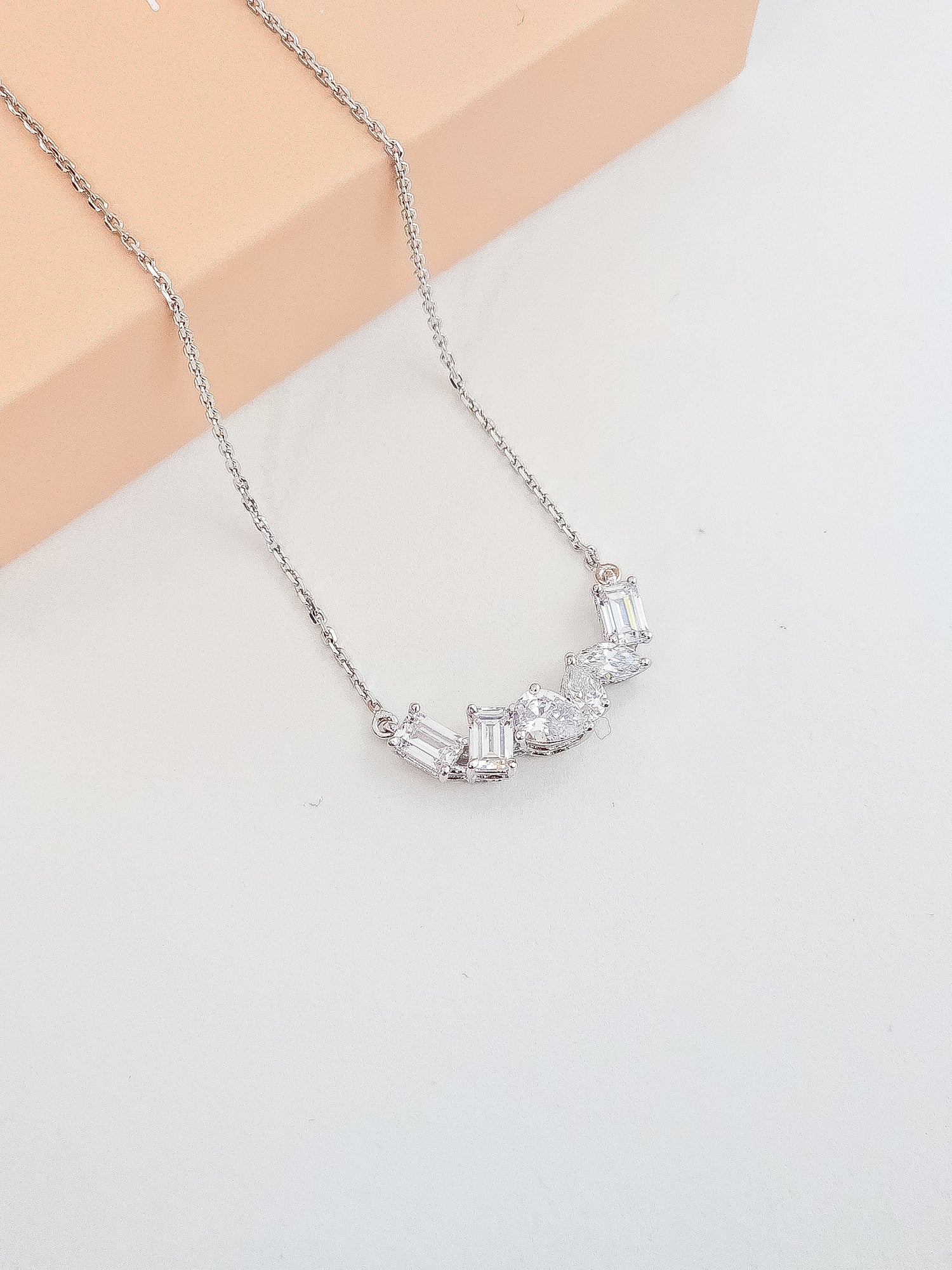 Eterna Pendant