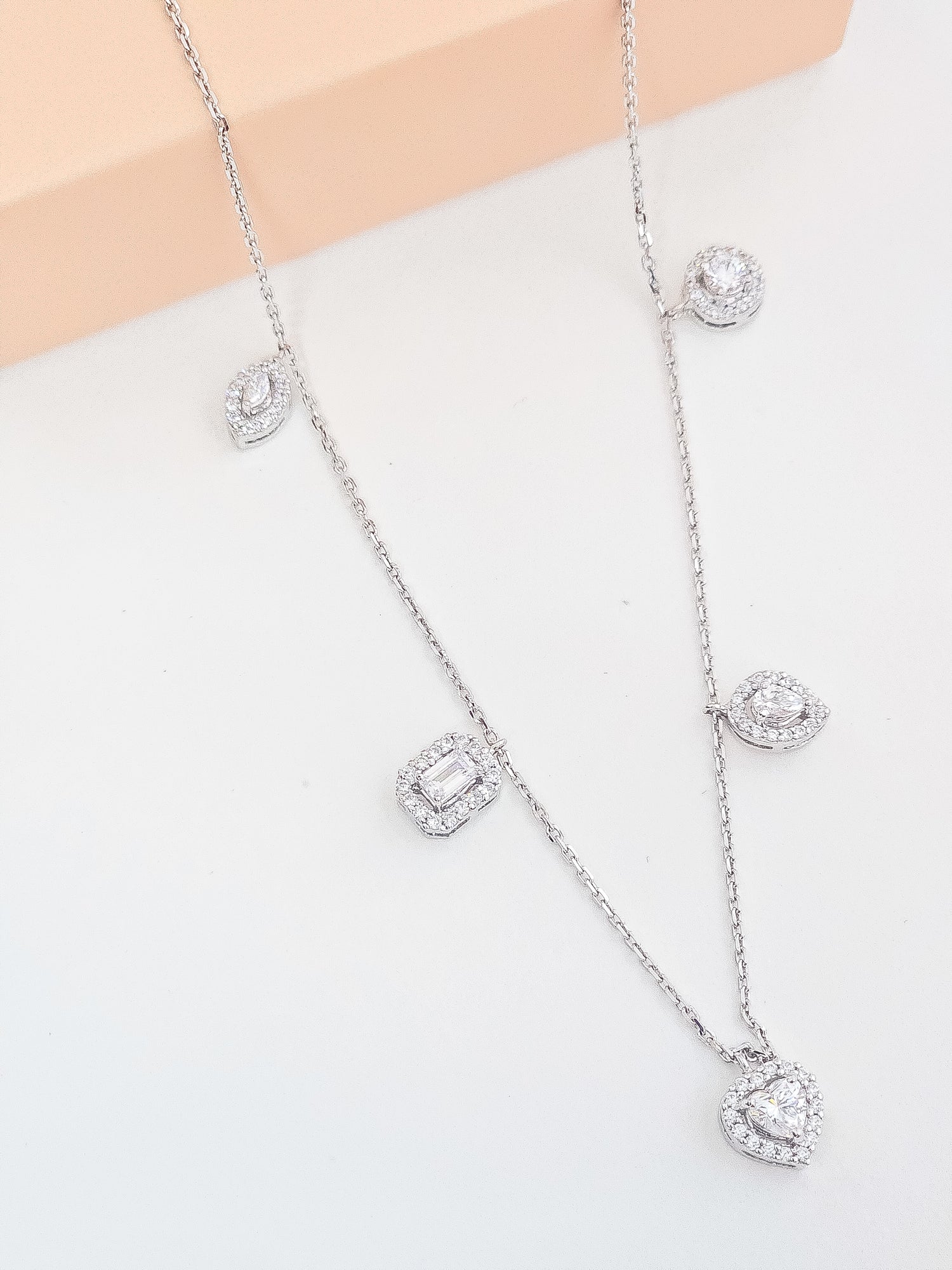Halo Elegance Necklace Gold